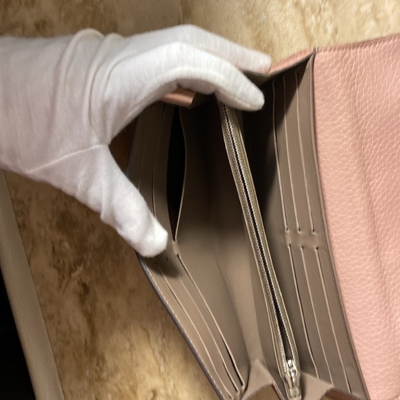 Louis Vuitton vintage Capucines Long Wallet in Magnolia Pink leather - Picture 3 of 15